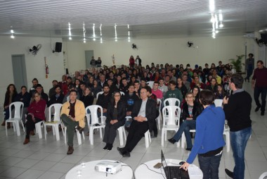 Popula&ccedil;&atilde;o participa de encontro sobre Projeto Geoparque C&acirc;nions do Sul, em Jacinto Machado   