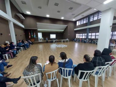 Gestores e professores de I&ccedil;ara elaboram diretrizes da educa&ccedil;&atilde;o infantil