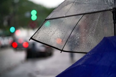 Previs&atilde;o da Defesa Civil de SC aponta para chuva persistente e temporais