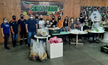 Segunda dama de I&ccedil;ara faz doa&ccedil;&atilde;o de absorventes &iacute;ntimos 