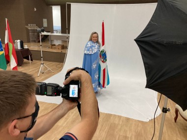 Mulheres com 60 anos s&atilde;o fotografadas para exposi&ccedil;&atilde;o no anivers&aacute;rio de I&ccedil;ara 