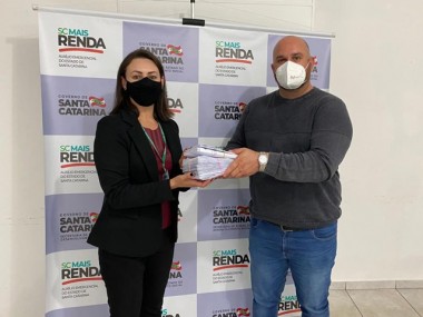 I&ccedil;ara recebe cart&otilde;es do programa de aux&iacute;lio emergencial SC Mais Renda