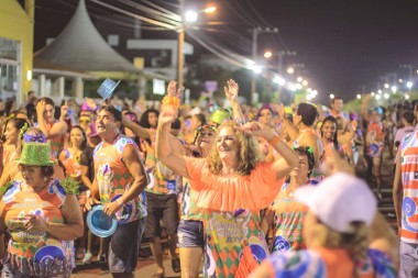 Multid&atilde;o invade Balne&aacute;rio Rinc&atilde;o e curte CarnaRinc&atilde;o