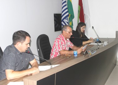 Sess&atilde;o na C&acirc;mara &eacute; marcada por debates referentes a projetos de lei