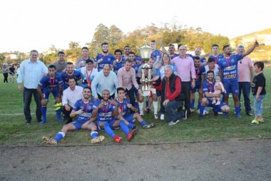 Unidos do Caravaggio &eacute; bicampe&atilde;o da ta&ccedil;a Tadeu Spilere