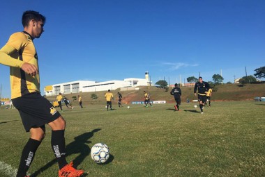 Treino t&aacute;tico e de finaliza&ccedil;&otilde;es no CT