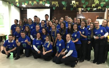 Colaboradores vestem a camisa do Brasil e abra&ccedil;am campanha social 