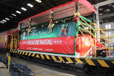 Trem de Natal inicia o trajeto com o Papai Noel nesta quarta-feira 