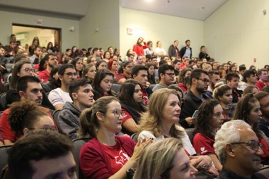 Curso de Ci&ecirc;ncias Cont&aacute;beis recebe Mo&ccedil;&atilde;o de Aplauso