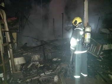 Corpo de Bombeiros atende ocorr&ecirc;ncia de inc&ecirc;ndio no Bairro Marili em I&ccedil;ara