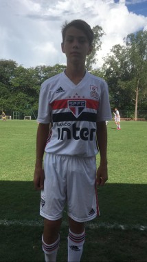 Ex-atleta da FME de Içara treina no São Paulo Futebol Clube