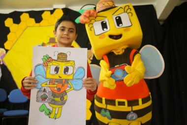 ​​Criador da mascote &ldquo;Melinda&rdquo; recebe premia&ccedil;&atilde;o
