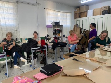 Ateli&ecirc; de costura realiza importante trabalho social no Munic&iacute;pio de Maracaj&aacute; (SC)