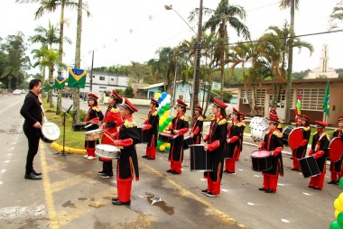 Departamento de Educa&ccedil;&atilde;o de Maracaj&aacute; (SC) organiza Desfile C&iacute;vico