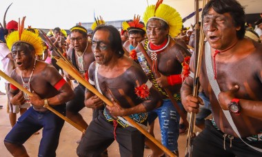 Ind&iacute;genas e &oacute;rg&atilde;os internacionais celebram derrubada do marco temporal