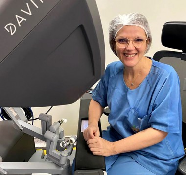 M&eacute;dica de Crici&uacute;ma &eacute; a &uacute;nica da regi&atilde;o a se capacitar para Cirurgia Rob&oacute;tica Ginecol&oacute;gica