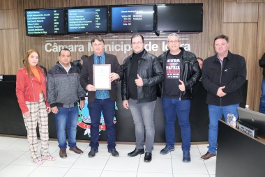 M&eacute;dicos cubanos s&atilde;o homenageados pelo Poder Legislativo de I&ccedil;ara 