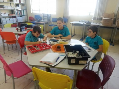 Morro da Fuma&ccedil;a implanta projeto de rob&oacute;tica na Rede Municipal de Ensino