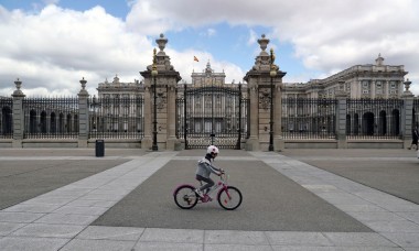 Crian&ccedil;as espanholas preparam-se para sair &agrave;s ruas depois de isolamento no pa&iacute;s