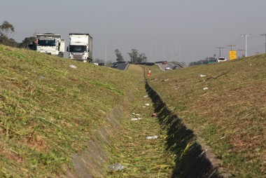 Melhorias em drenagem v&atilde;o interromper faixas da BR-101 Sul nesta ter&ccedil;a-feira