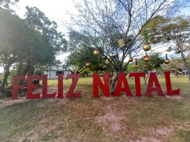 Clima natalino toma conta de Maracajá com a decoração de espaços públicos