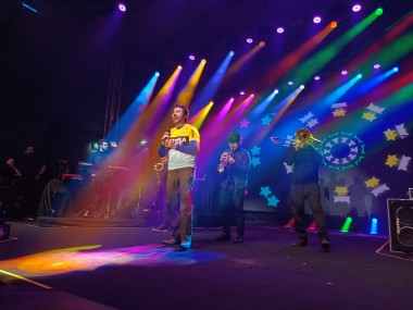 Show com padre F&aacute;bio de Melo re&uacute;ne milhares de pessoas no Parque das Na&ccedil;&otilde;es