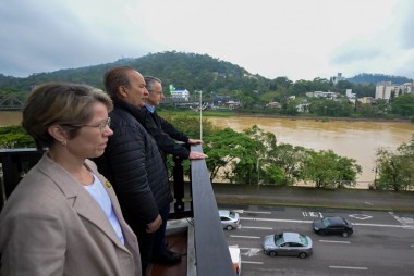 Pelo Estado: chuvas deixam Santa Catarina em estado de emergência