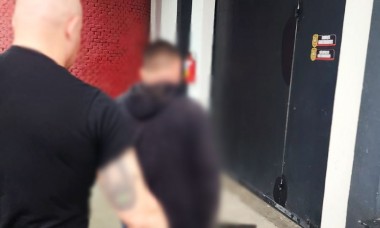 Pol&iacute;cia Civil prende homem em Morro da Fuma&ccedil;a (SC) por roubo ocorrido em RS