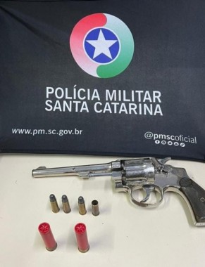 PM encontra rev&oacute;lver em ve&iacute;culo ap&oacute;s abordagem no tr&acirc;nsito em I&ccedil;ara (SC)