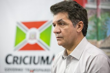 Aud&ecirc;ncia de cust&oacute;dia do prefeito Cl&eacute;sio Salvaro &eacute; adiada mais uma vez