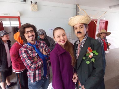 Escolas Salete e Colonetti promovem festas julinas