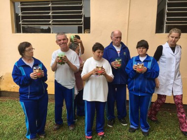 Alunos da Apae de I&ccedil;ara finalizam projeto &rdquo;Cuca Verde&rdquo;