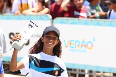 Rayssa Leal &eacute; campe&atilde; no street do STU National em Crici&uacute;ma