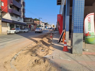 Rua Vit&oacute;ria est&aacute; sendo revitalizada com piso t&aacute;til de alerta e rampas