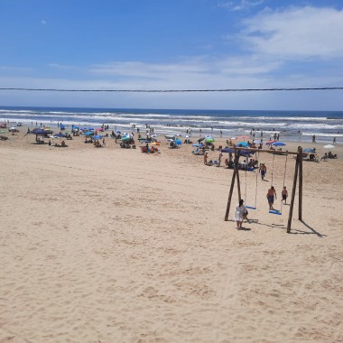 Fim de semana de sol e praia lotada em Balneário Rincão