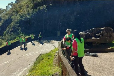 Unibave participa da limpeza da Serra do Rio do Rastro em Lauro M&uuml;ller