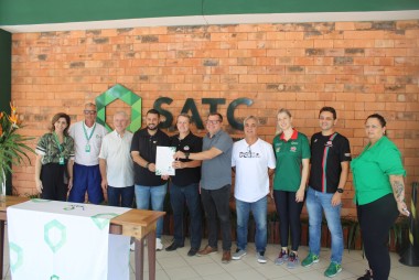 Satc, Mampituba e FME de Crici&uacute;ma refor&ccedil;am parceria para o basquete feminino 