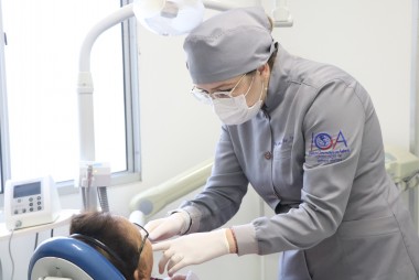 Programa oferece pr&oacute;teses dent&aacute;rias gratuitas em Nova Veneza