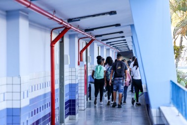 Estudantes da rede estadual de Santa Catarina voltam &agrave;s aulas 