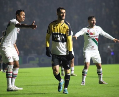 Crici&uacute;ma E.C. sofre gol no fim do jogo e empata com o Fluminense-RJ