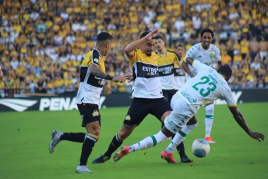 Crici&uacute;ma E.C. &eacute; goleado no Majestoso e deixa torcida decepcionada
