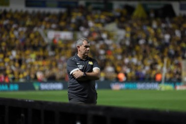 Cl&aacute;udio Tencati se torna o segundo t&eacute;cnico com mais jogos no Tigre