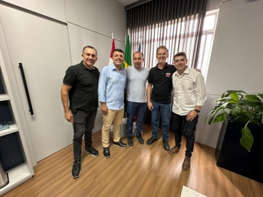 Prefeito de Sider&oacute;polis (SC) empossa novos secret&aacute;rios municipais