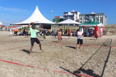 Balne&aacute;rio Rinc&atilde;o recebe 2&ordm; Estadual de Beach Tennis