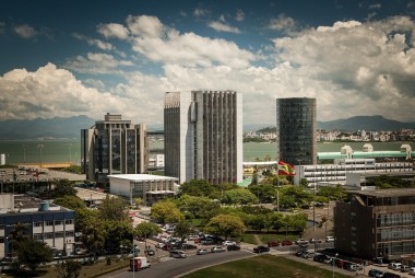 TJ mant&eacute;m afastado fiscal acusado de fazer convite indecoroso para liberar obra