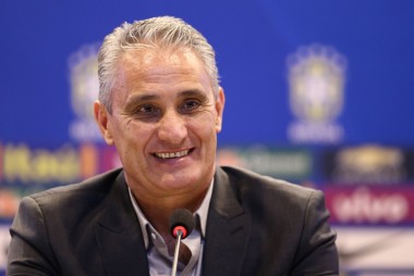 T&eacute;cnico da Sele&ccedil;&atilde;o Brasileira ministra palestra em Tubar&atilde;o