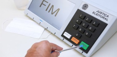 TRE-SC e OAB-SC assinam termo de coopera&ccedil;&atilde;o para incentivo ao voto jovem