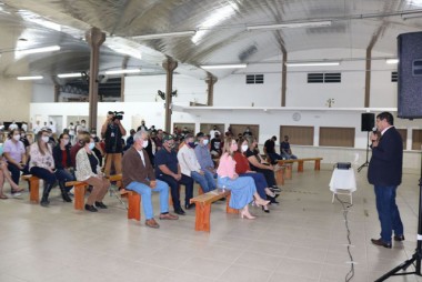 Coopercocal nas comunidades encerra ciclo de apresenta&ccedil;&otilde;es em Urussanga
