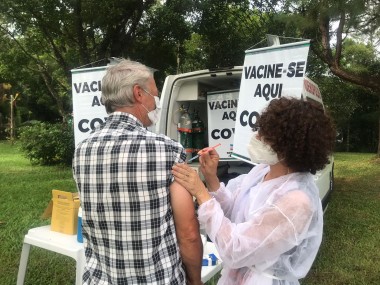 Covid-19: 130 pessoas recebem vacina em a&ccedil;&atilde;o itinerante em Sider&oacute;polis 