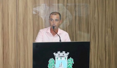 Vereador Jairinho pede reparos na pavimenta&ccedil;&atilde;o da Rua Vit&oacute;ria
